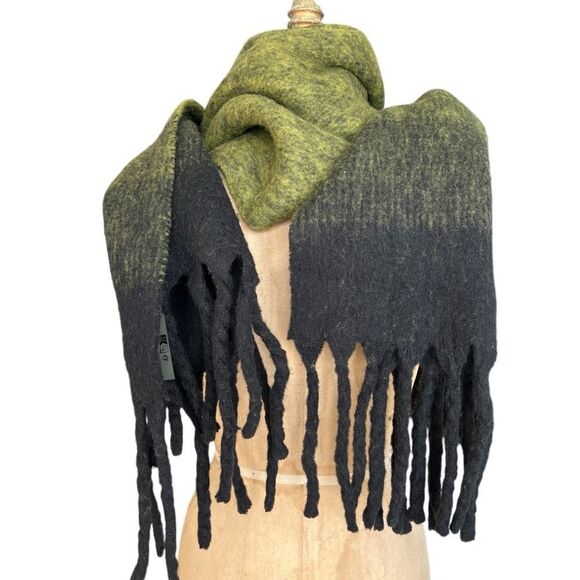 AllSaints Ombré Blanket Fringe Scarf Khaki Green OS - Picture 6 of 8